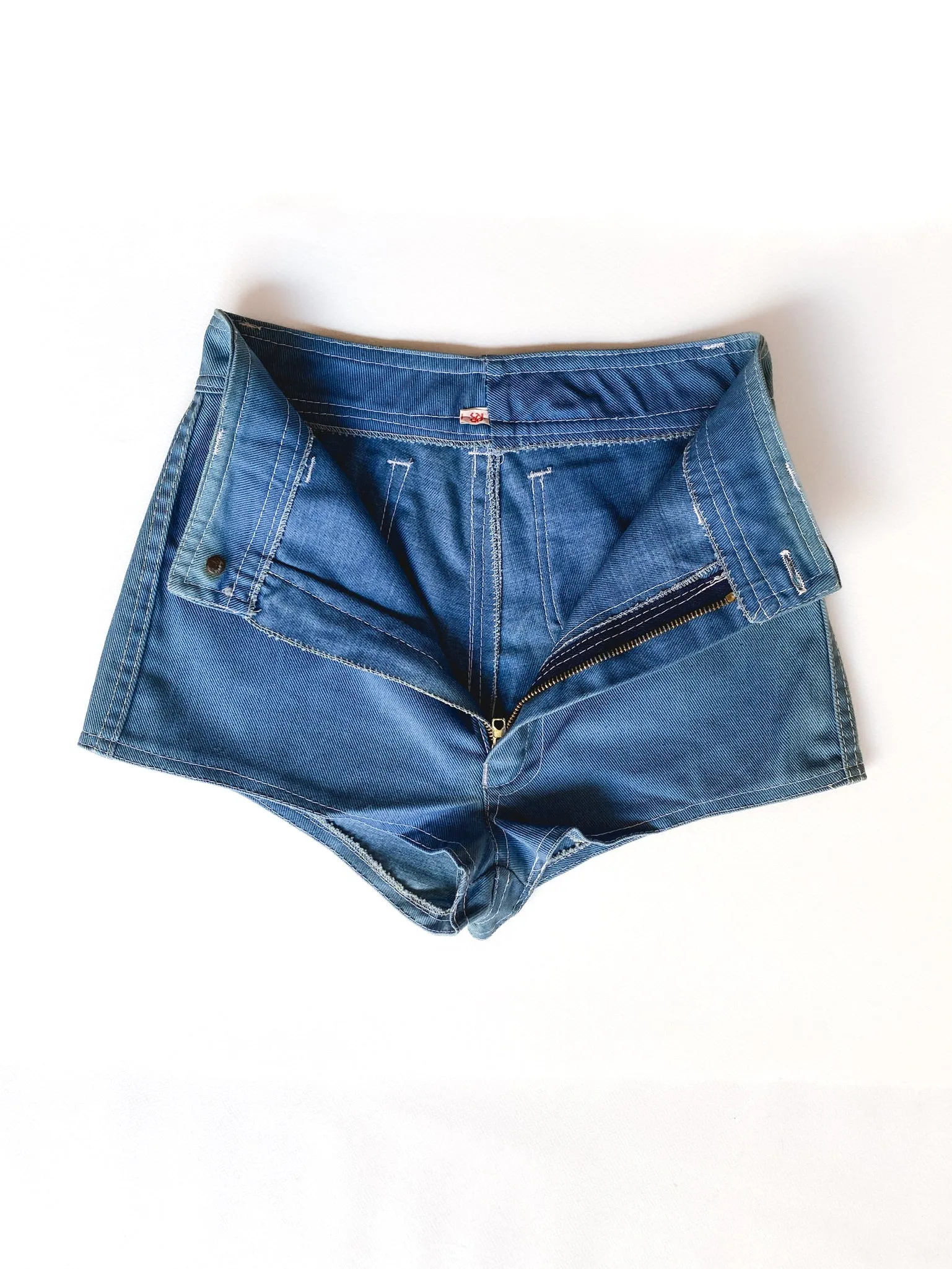 70s vintage high rise hot pants, size FR 32/34 (size XS, UK 4/6, USA 0/2)