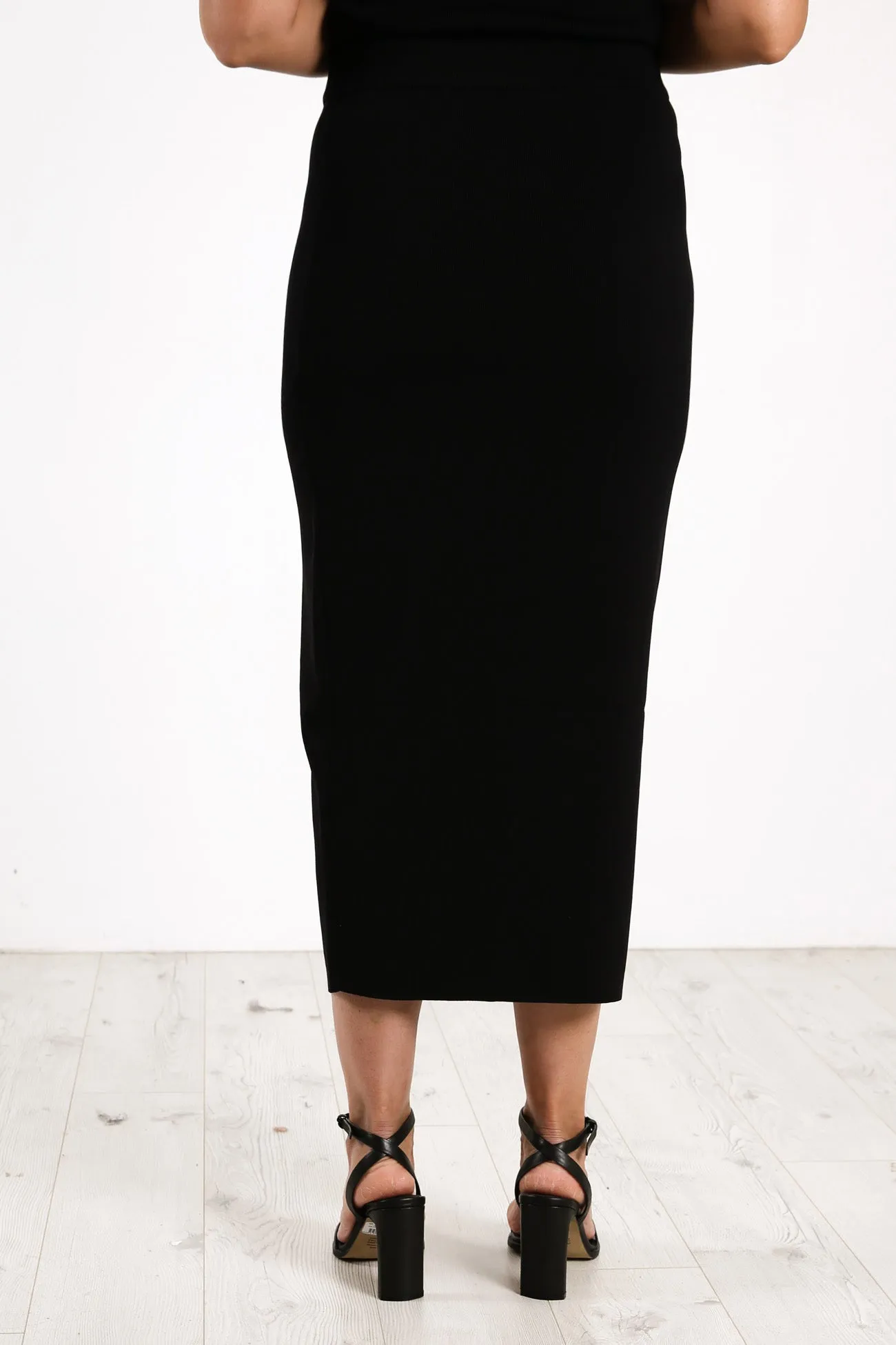 Borderline Skirt Black