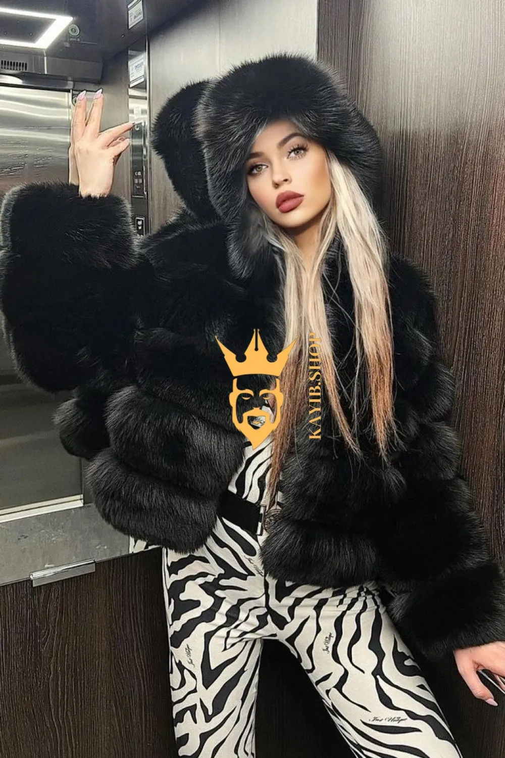 Fashion Raccoon Fur Short Coat - Stay Stylish and Warm with Oversized Sleeves - 100% Real Fur Luxury