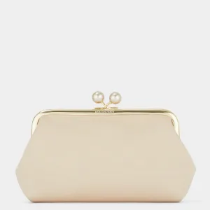 Maud Pearls Clutch