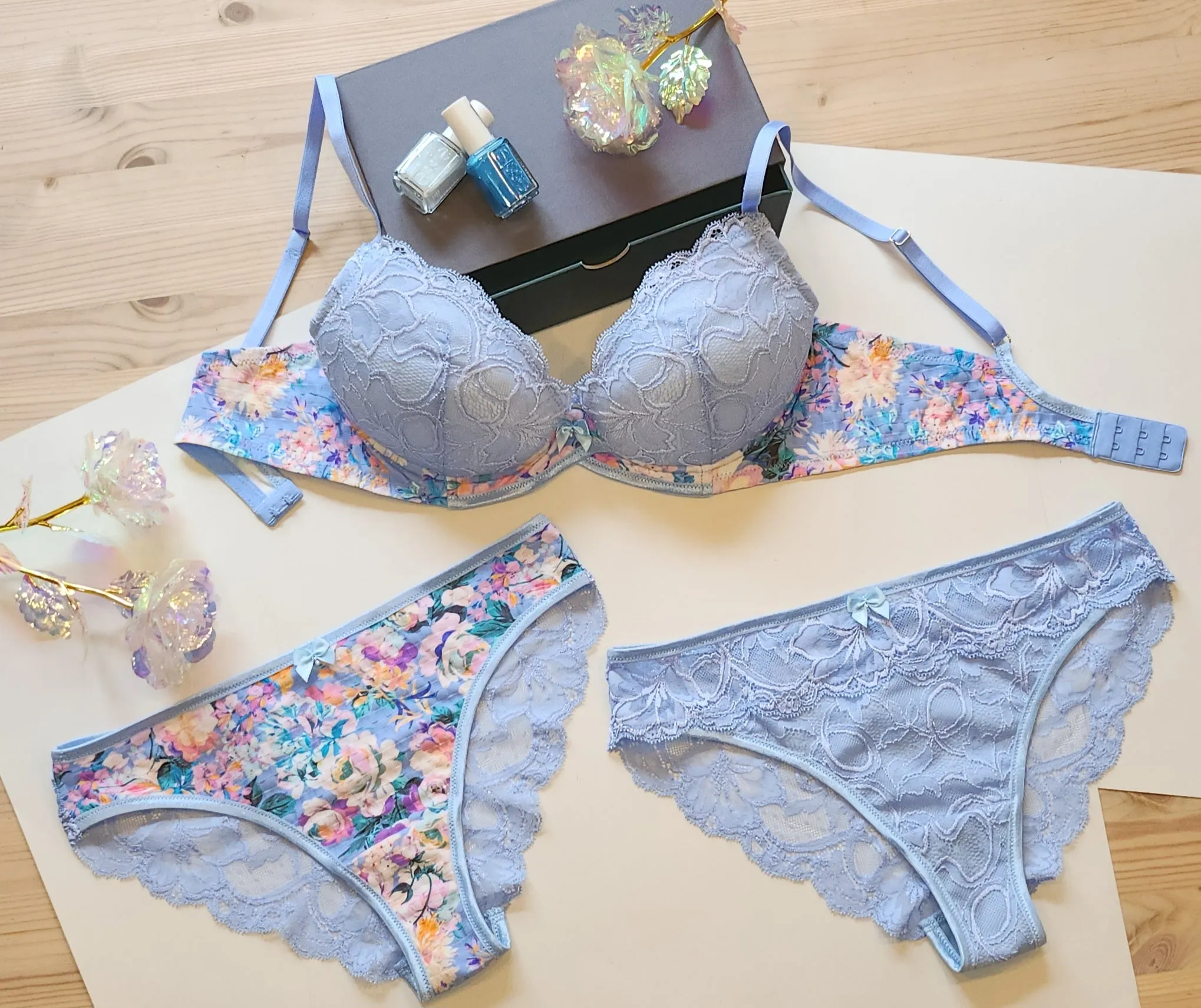 Nähpaket für 2 Slips Helena mit Mikrofaser und Spitze in blau mit Blumendruck.  IDsnsx2