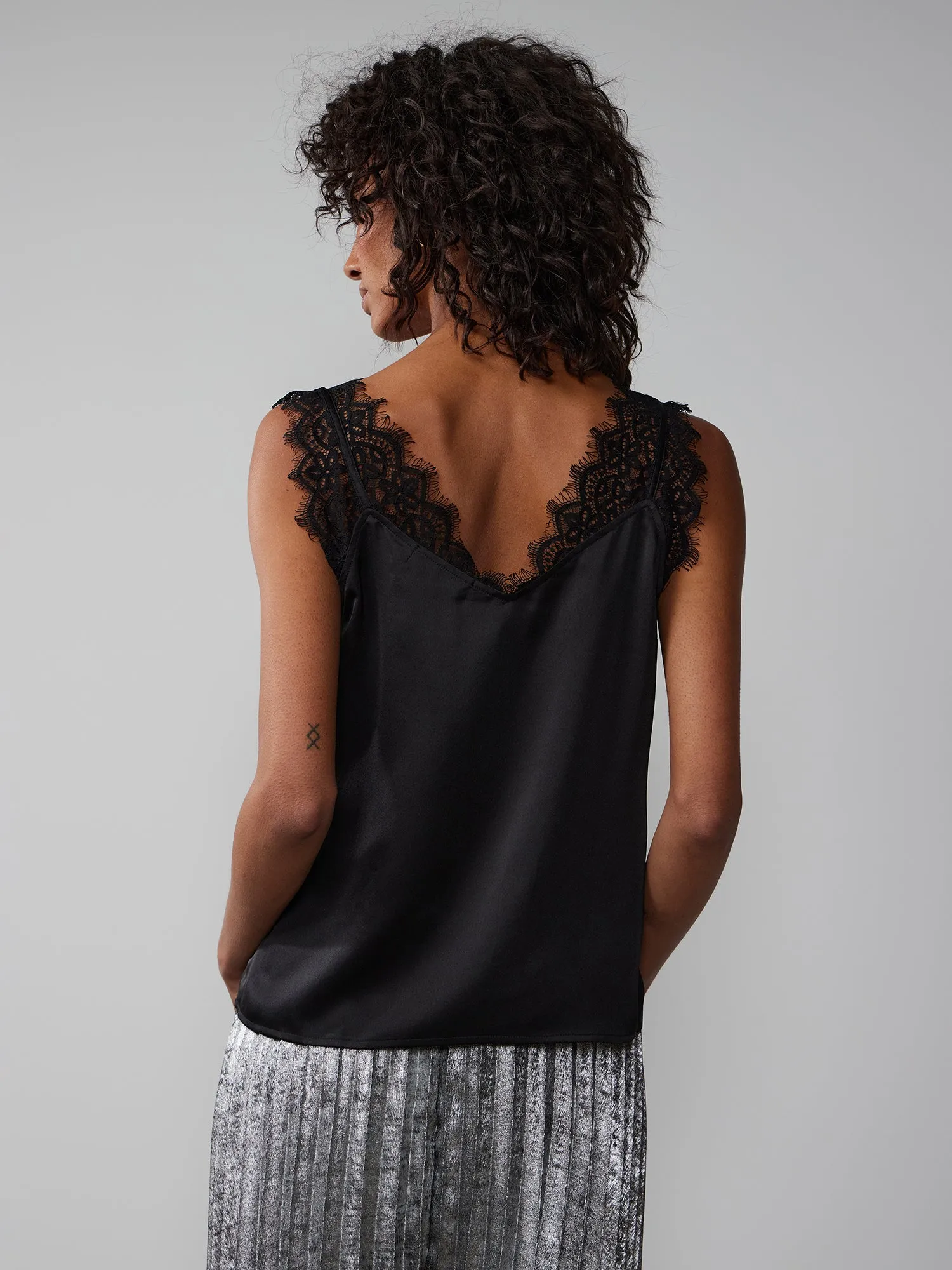 Sleeveless Lace Detail Tank Top