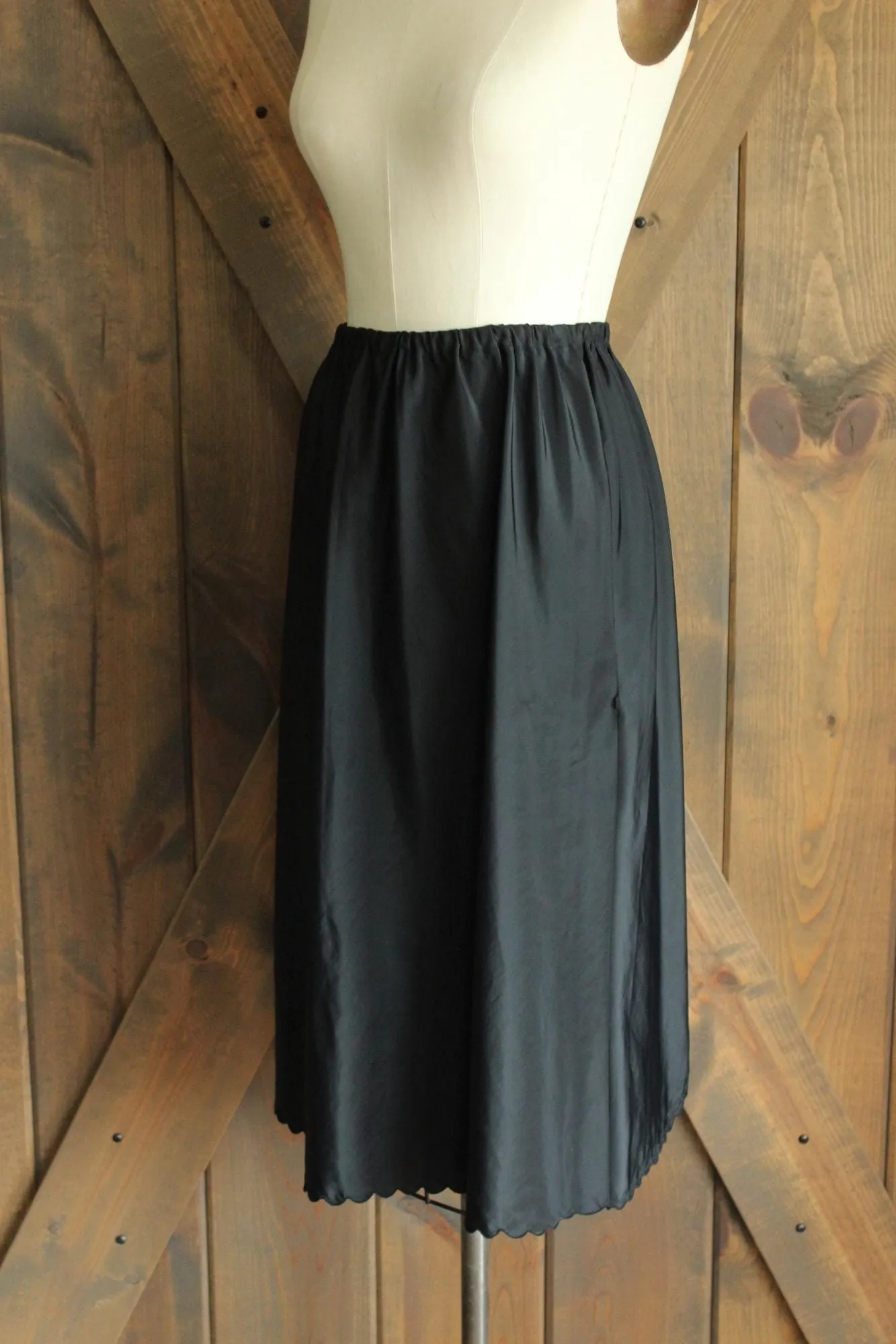 Vintage 1950s 1960s Black Taffeta Half Slip