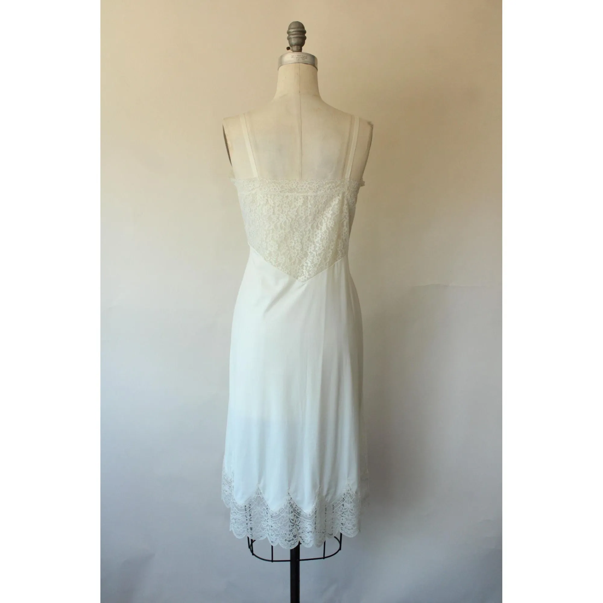 Vintage 1950s Van Raalte Sauvette Nylon Full Slip