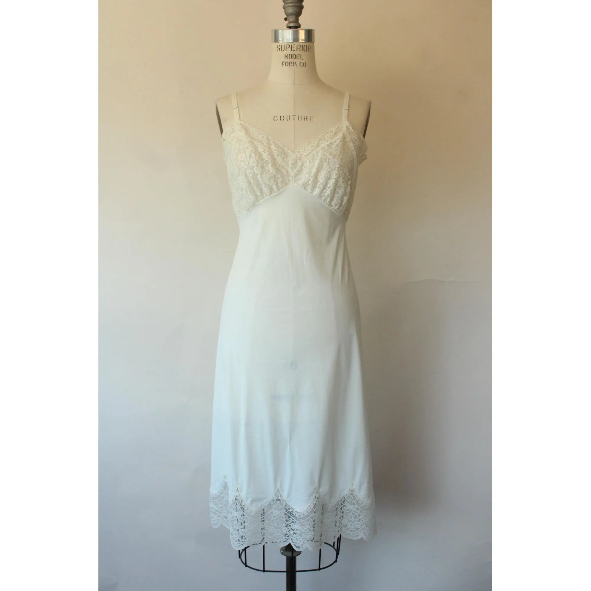 Vintage 1950s Van Raalte Sauvette Nylon Full Slip