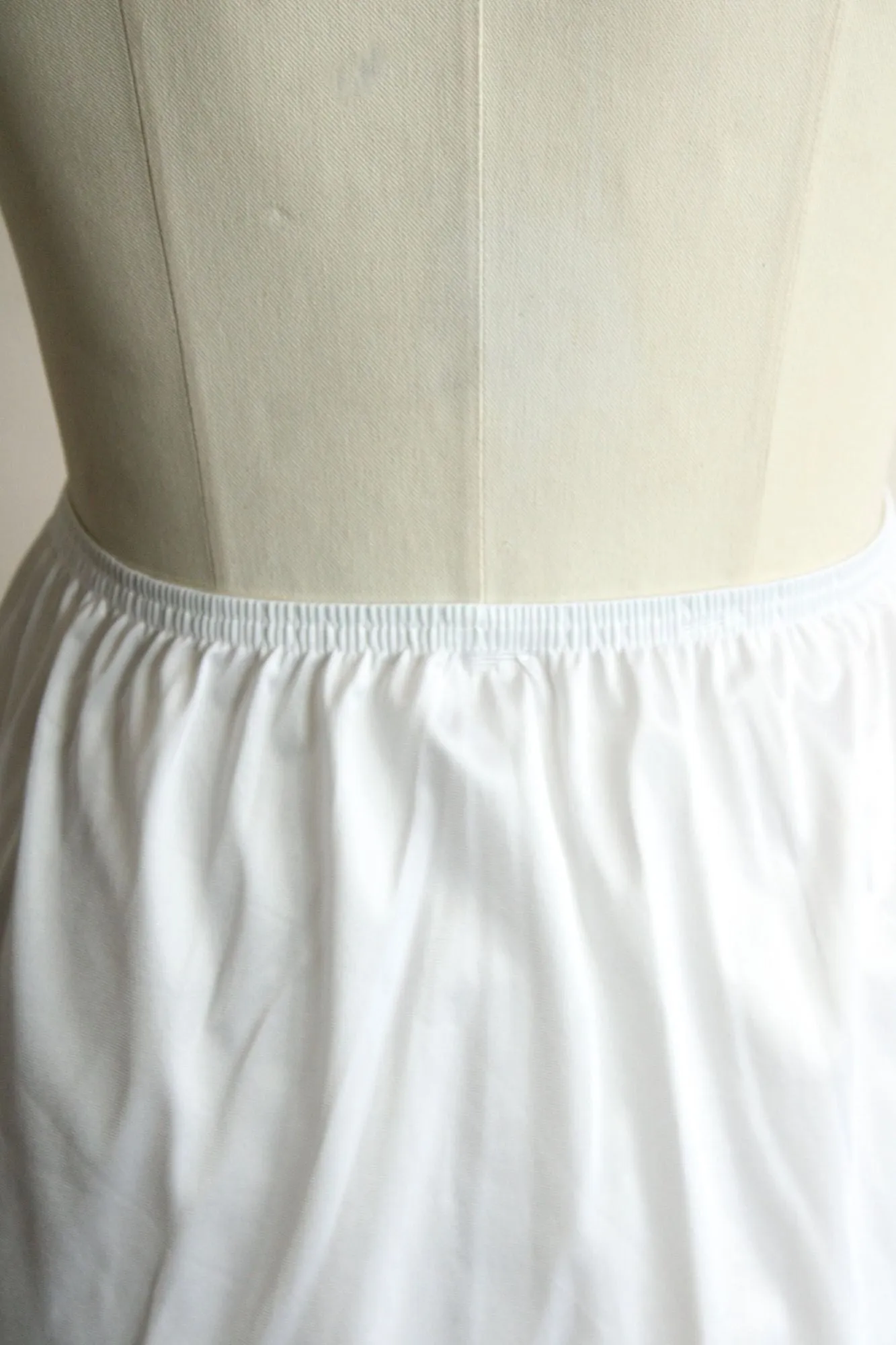 Vintage 1990s Vanity Fair White Nylon Half Slip With Lace Trim