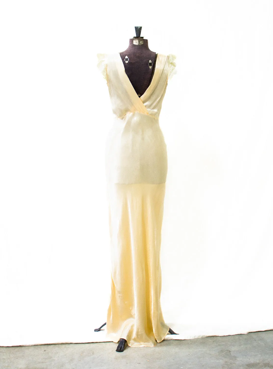 Vintage Women’s Intimate Dresses - Peaches and Cream Gown