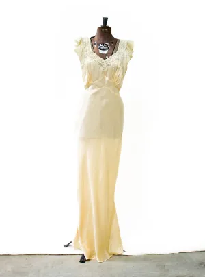 Vintage Women’s Intimate Dresses - Peaches and Cream Gown